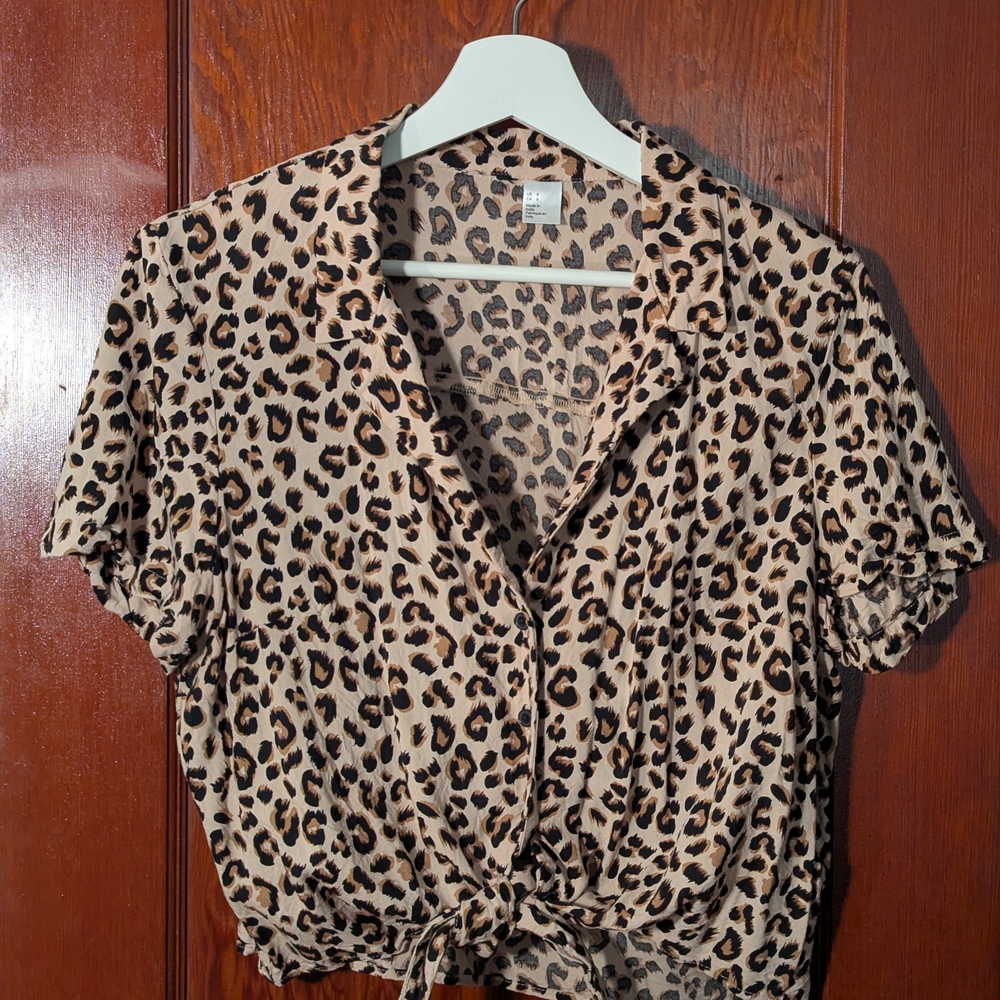 H&M Animal Print Short Sleeve Blouse